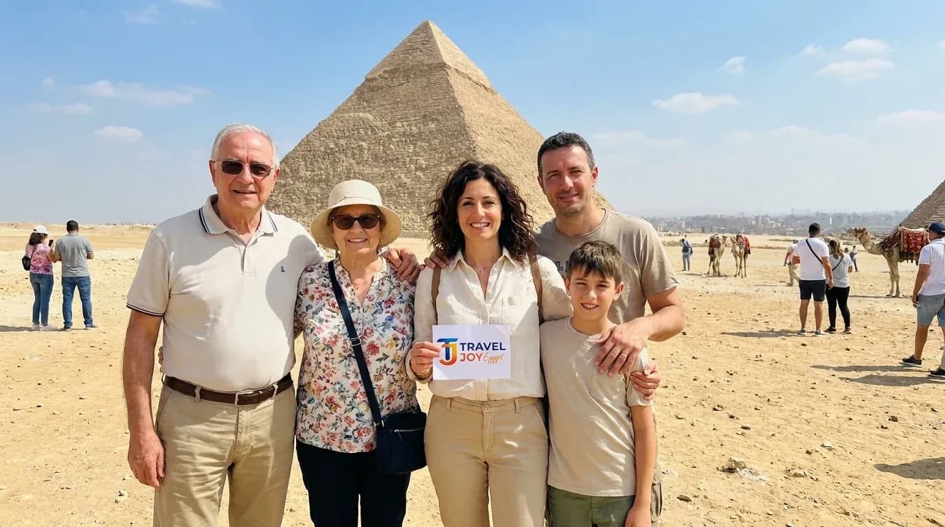Cestovatelé u Pyramids of Giza, Cairo – 15denní ultimátní objevná cesta po Egyptě