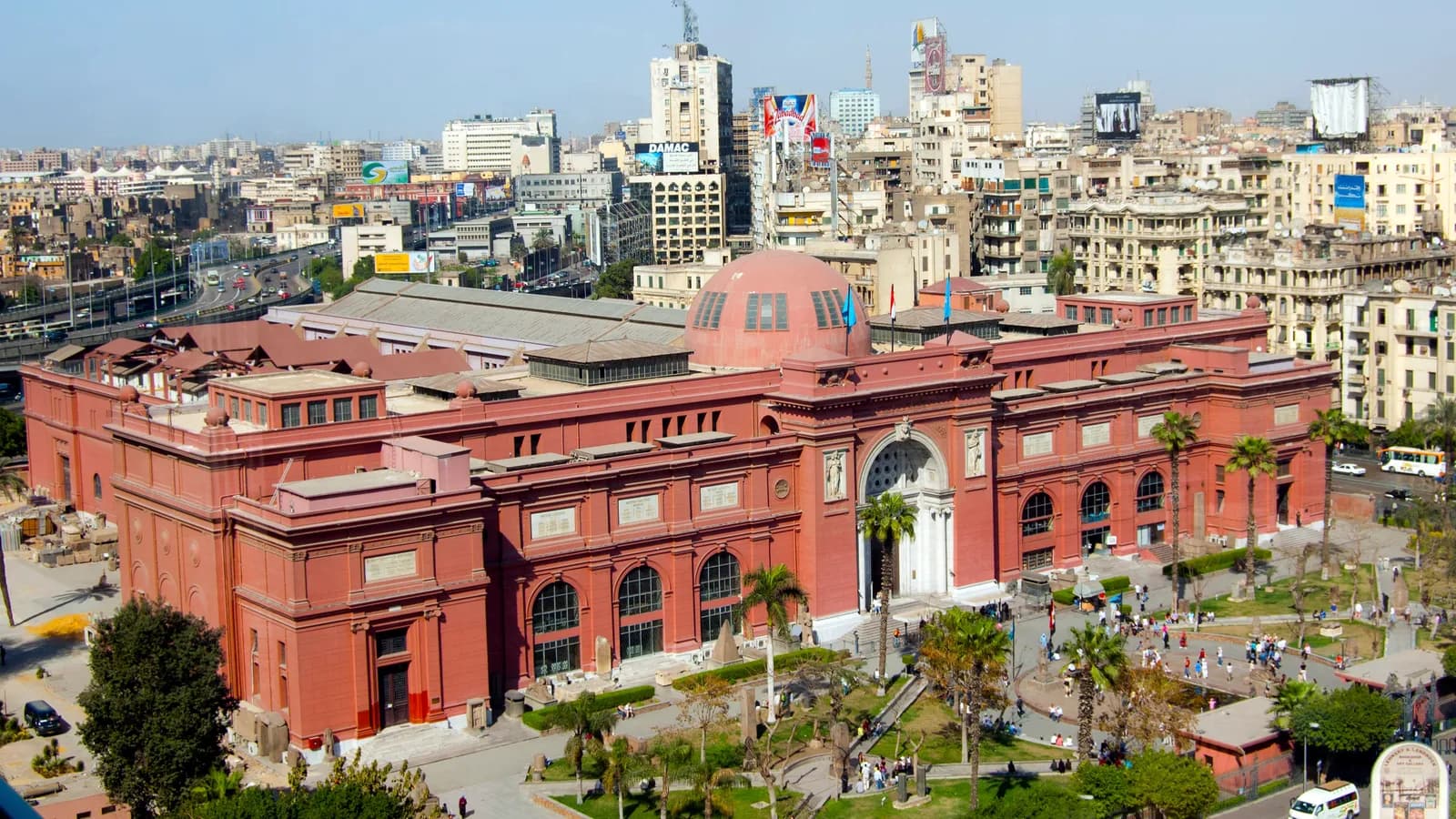 Cairo's Best: Pyramids, GEM & NMEC Tour