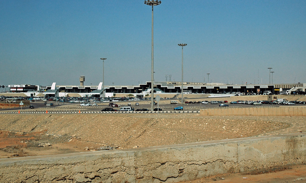 Seamless Logistics for Time-Pressed Travelers