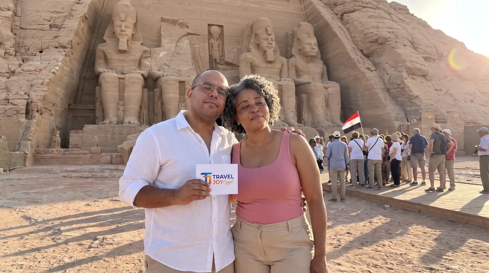 Viajantes em Abu Simbel Temples, Aswan – Maravilhas Antigas do Egito: Cairo, Nilo e Luxor