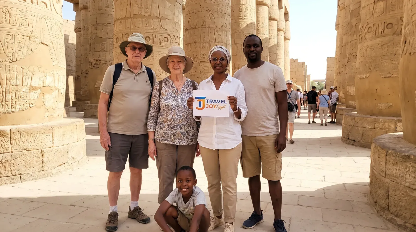 Reisende bei Karnak Temple, Luxor – 10-tägige Ägypten: Pyramiden, Nil & Rotes Meer Glückseligkeit