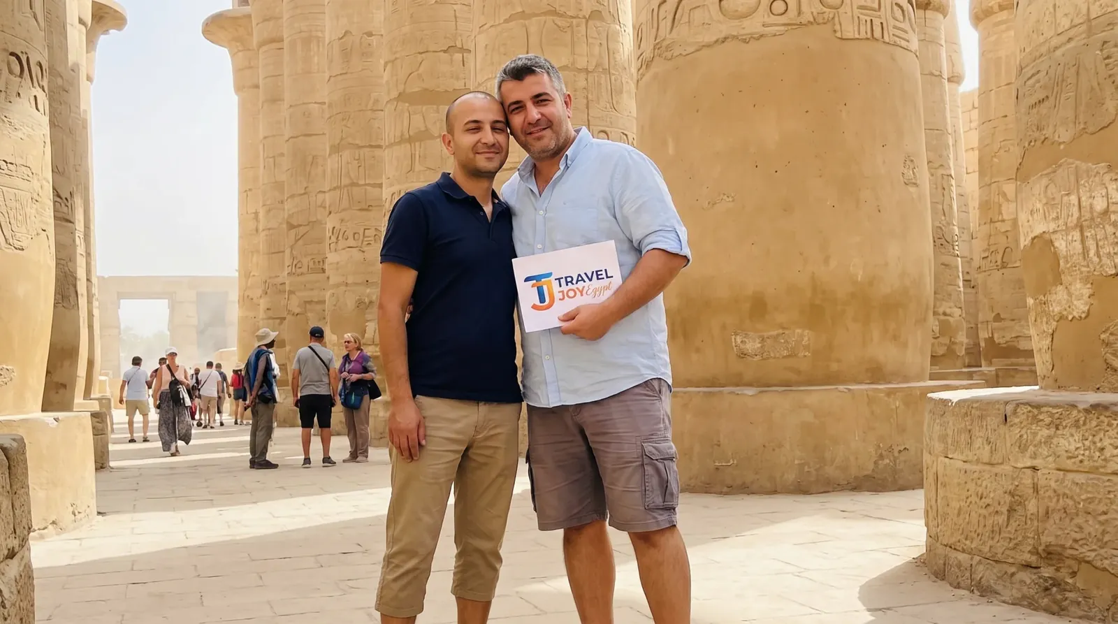 Cestovatelé u Karnak Temple, Luxor – 10 dní Káhirský Nilu plavba Istanbul Kapadokie zájezd