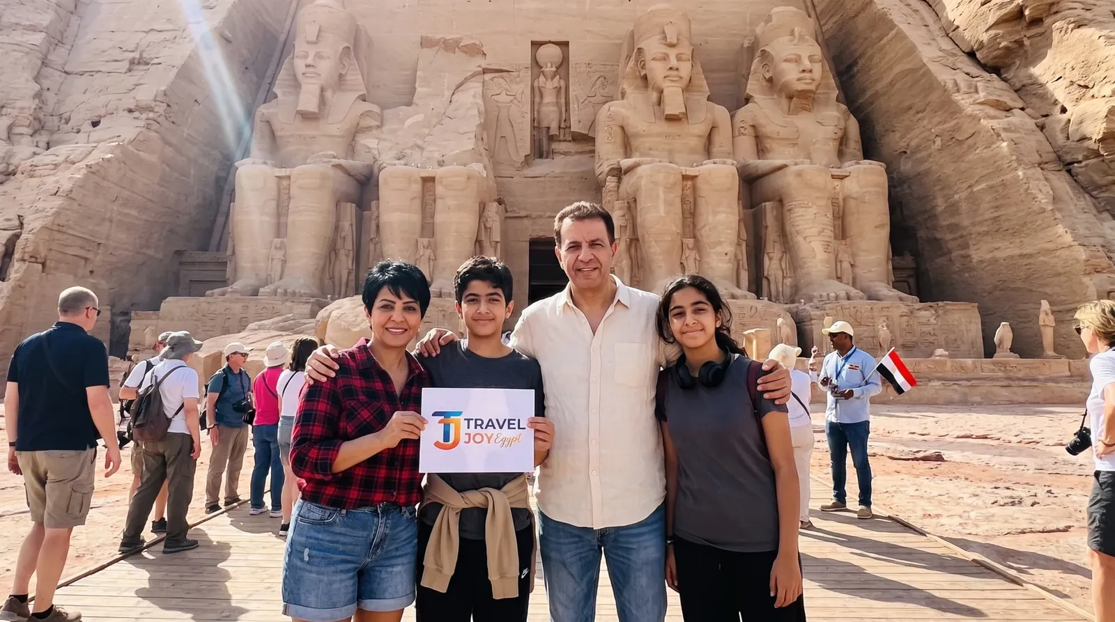 Reisende bei Abu Simbel Temples, Aswan – 10-tägiges Abenteuer in Kairo, auf dem Nil und in der Sahara
