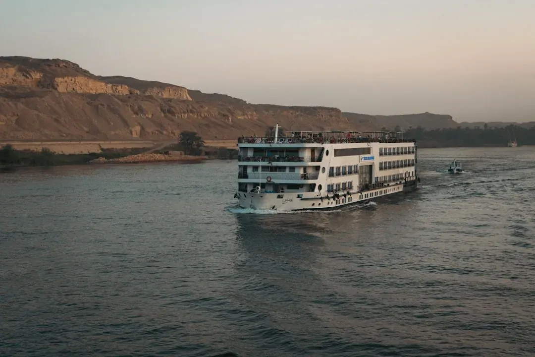Nile cruise between Luxor and Aswan – Ägypten Urlaub: Kairo, Nilkreuzfahrt & Rotes Meer