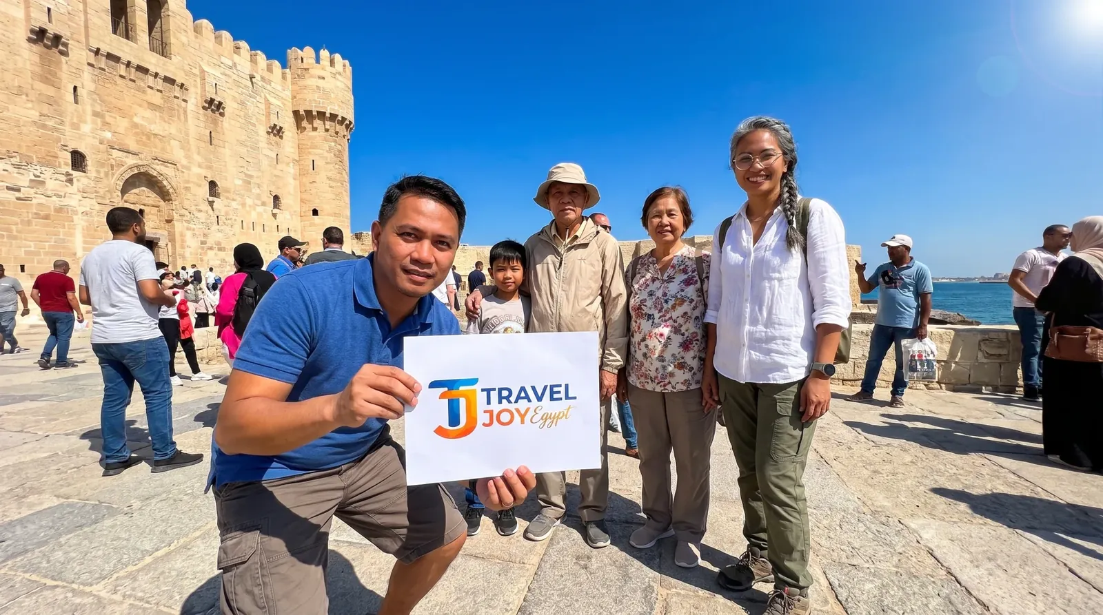 Cestovatelé u Citadel of Qaitbay, Alexandria – 10denní dobrodružství v egyptských oázách: Káhira, Siwa a pouště