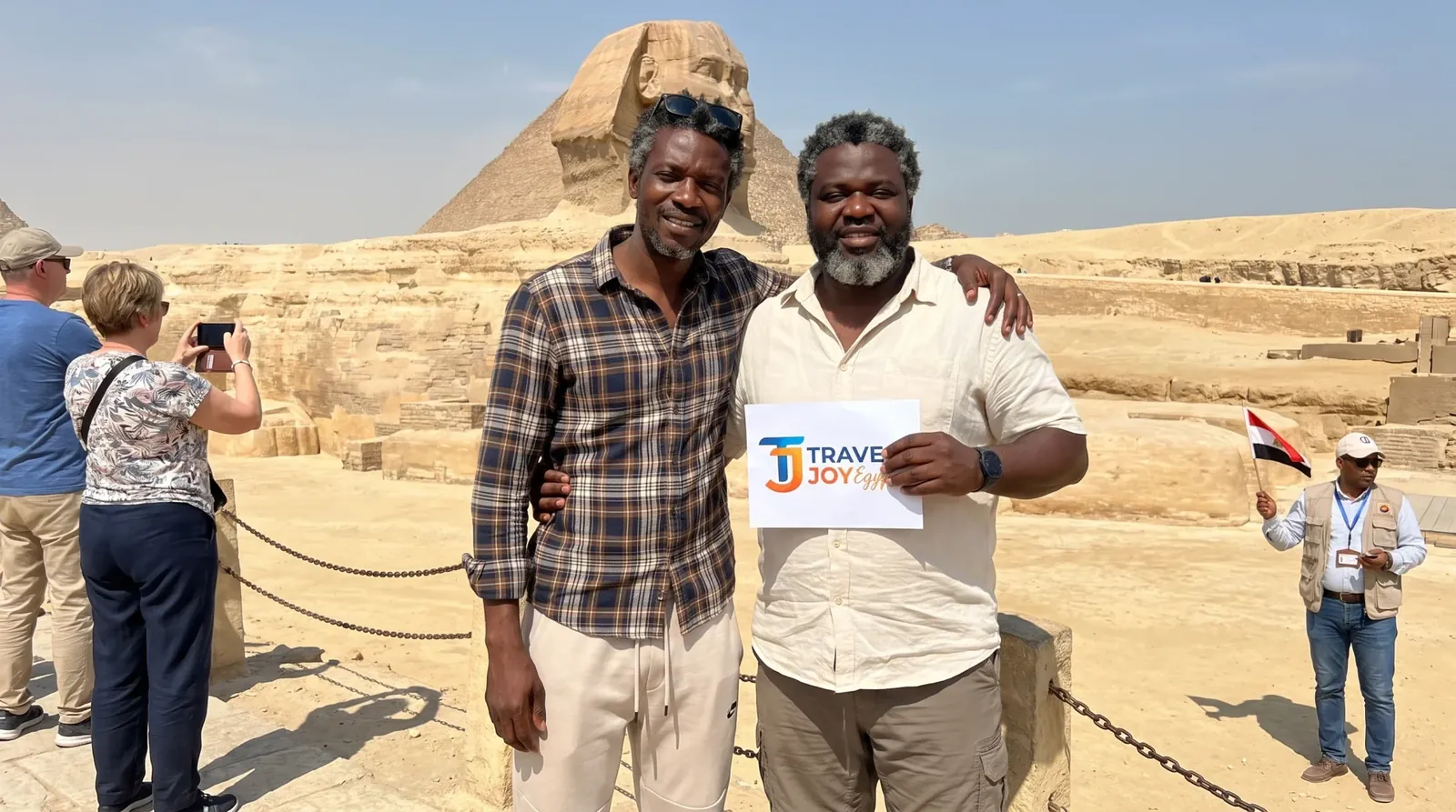 Viajeros en Great Sphinx of Giza – Tour de Lujo por Egipto y Turquía: Pirámides, Nilo, Estambul
