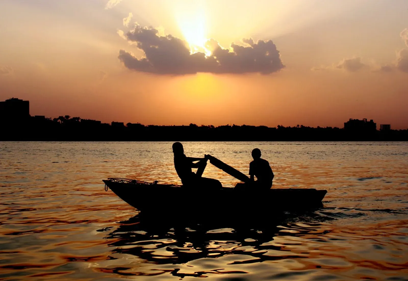 Nile cruise between Luxor and Aswan – Tour Egito para Idosos de 10 Dias: Cairo, Hurghada & Nilo
