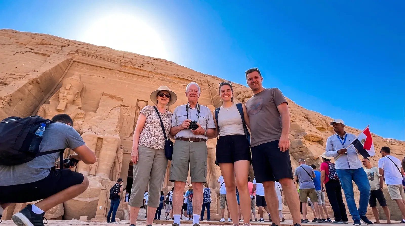Reisende bei Abu Simbel Temples, Aswan – Reisen Sie mit Jessica – 10 Tage nach Ägypten und Jordanien