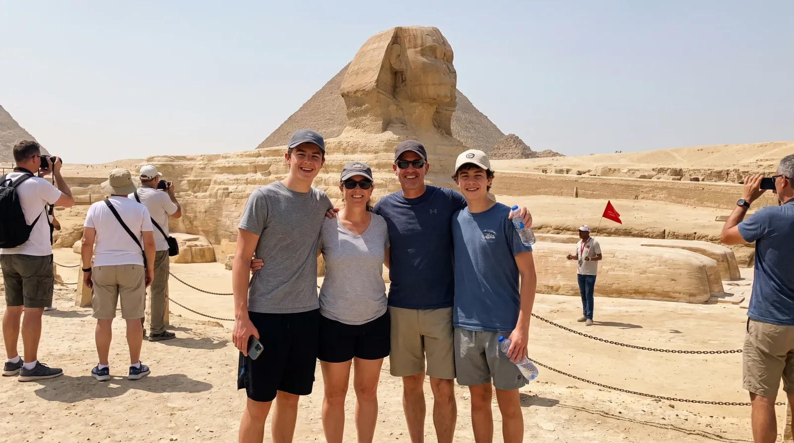 Viajeros en Great Sphinx of Giza – Egipto y Jordania: Pirámides, Petra, Crucero por el Nilo