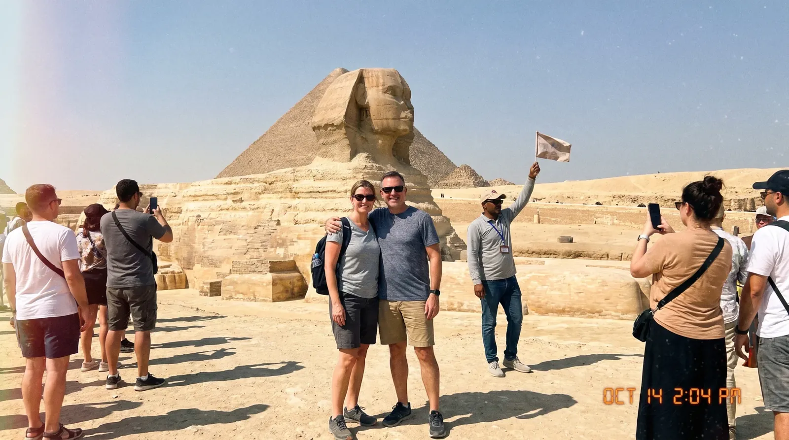 Reisende bei Great Sphinx of Giza – Ägypten Familienabenteuer: Nilkreuzfahrt & Rotes Meer
