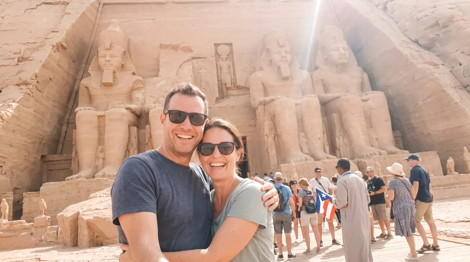 Viajeros en Abu Simbel Temples, Aswan – Las obras maestras de Egipto: Tour Grand de 11 días