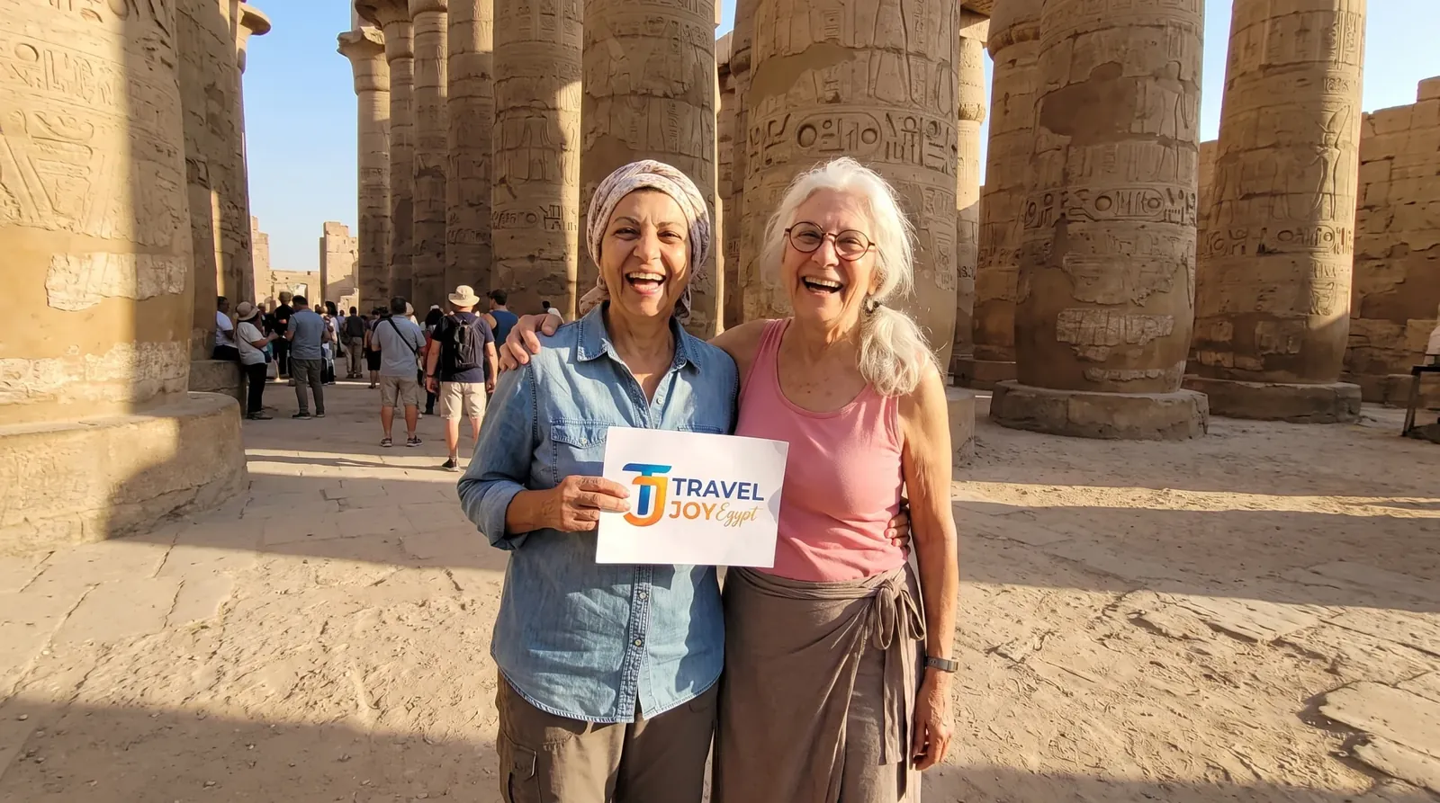 Reisende bei Karnak Temple, Luxor – Ägyptens Pyramiden, Alexandria & Rotes Meer Tour