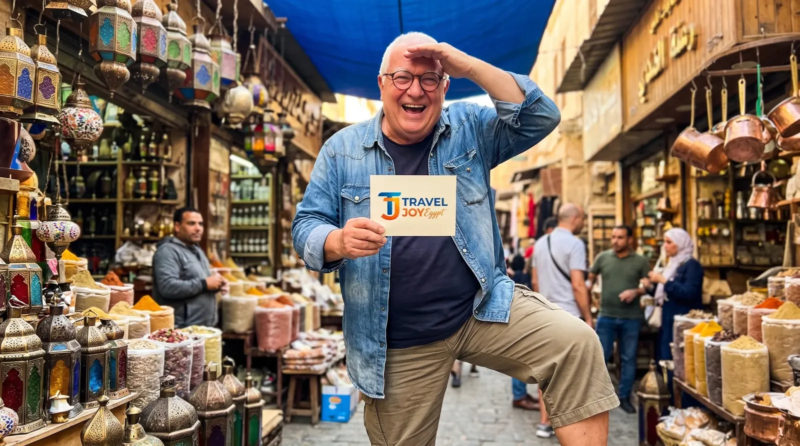 Viajeros en Khan el-Khalili bazaar, Cairo – Aventura en las Pirámides de Egipto, Palacios y Mar Rojo