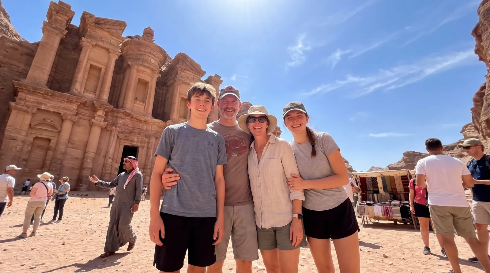 Viajeros en Petra Treasury, Jordan – Egipto y Jordania Gran Tour: Aventura de 12 Días
