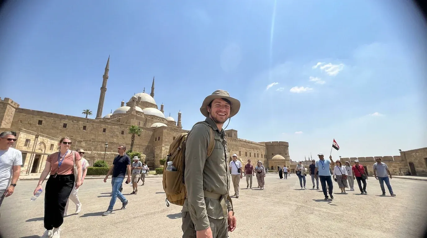 Viajeros en Citadel of Saladin and Muhammad Ali Mosque, Cairo – Tour Transformador de Egipto de 12 Días