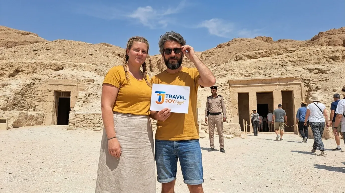 Reisende bei Valley of the Kings, Luxor – Ägypten & Türkei: Pyramiden bis Göbeklitepe 14 Tage