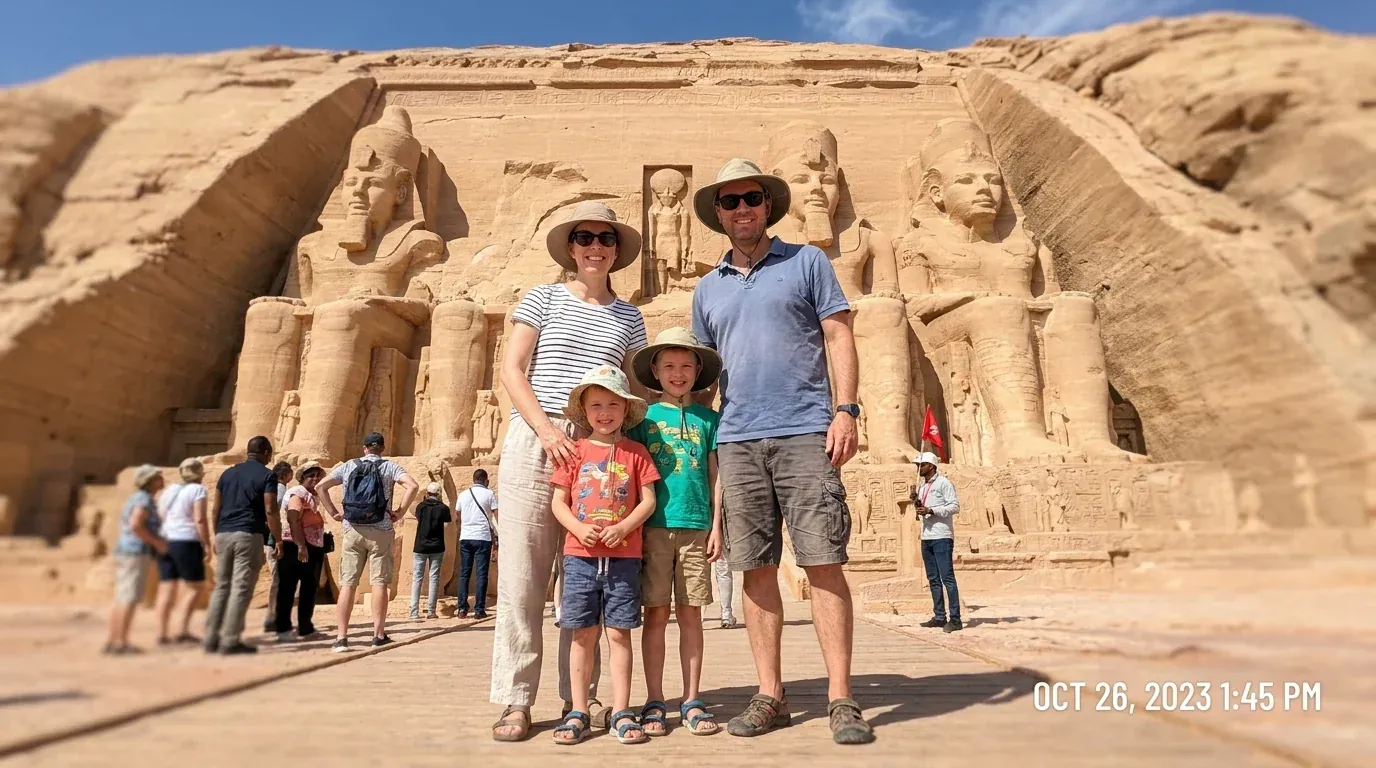 Cestovatelé u Abu Simbel Temples, Aswan – 14denní prohlídka Egypta a Jordánska