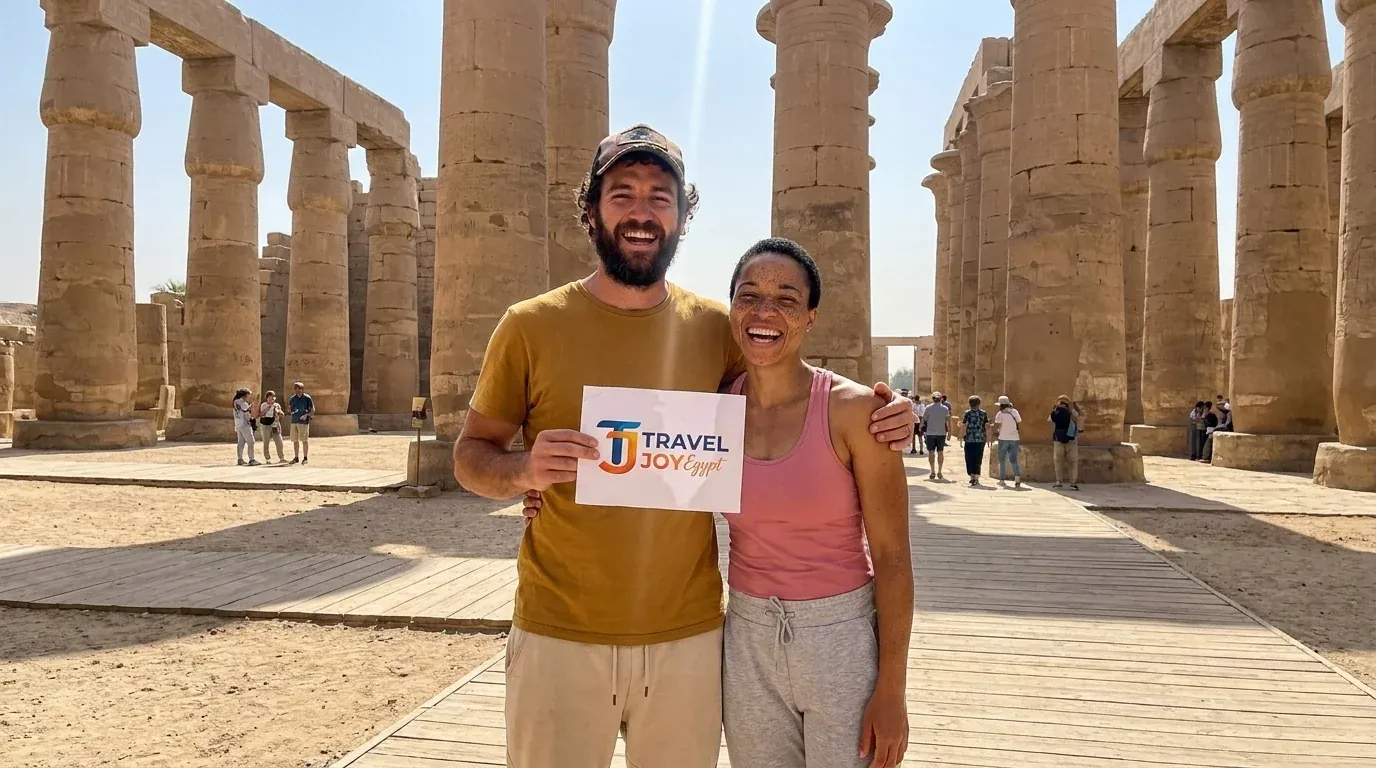 Viajeros en Karnak Temple, Luxor – Paquete de viaje terrestre de 14 días por Egipto y Turquía