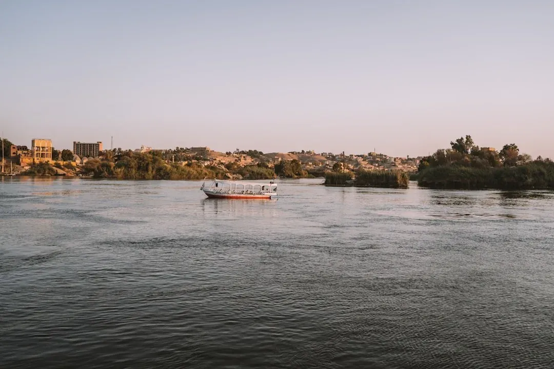 Nile cruise between Luxor and Aswan – Tour de Luxo no Egito e Cruzeiro pelo Nilo de 14 Dias