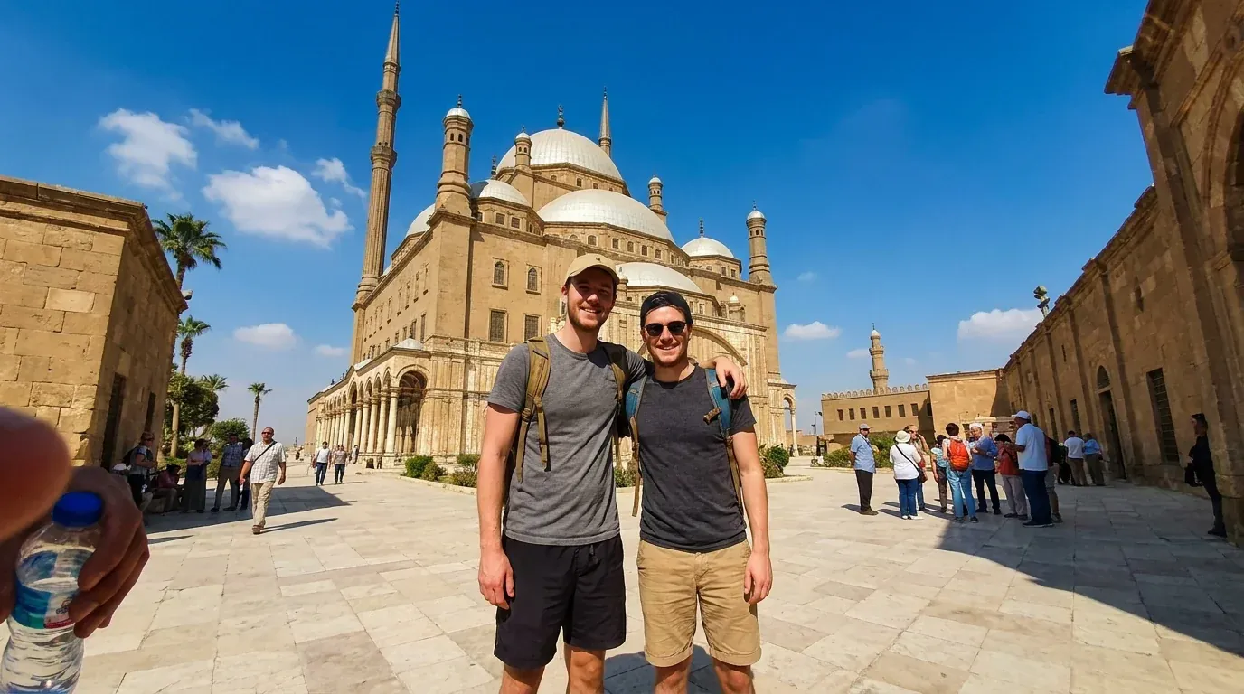 Viajantes em Citadel of Saladin and Muhammad Ali Mosque, Cairo – Tour de Luxo no Egito e Cruzeiro pelo Nilo de 14 Dias