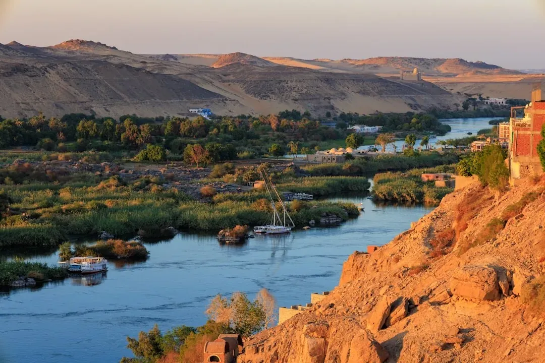 Nile cruise between Luxor and Aswan – 15 Days Egypt & Jordan Tours, Káhira, plavba po Nilu, Dahab