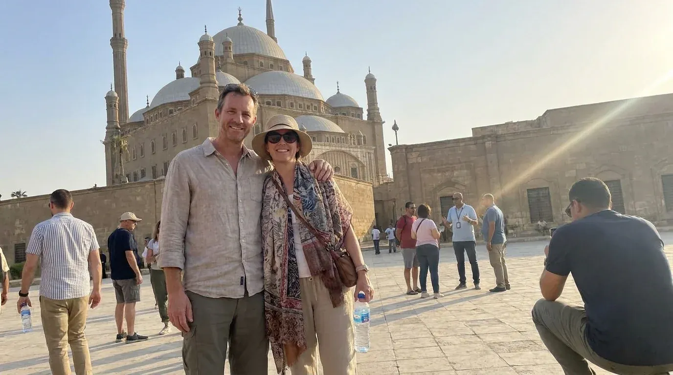 Reisende bei Citadel of Saladin and Muhammad Ali Mosque, Cairo – Große 15-tägige Ägypten-Tour: Pharaonen bis Rotes Meer