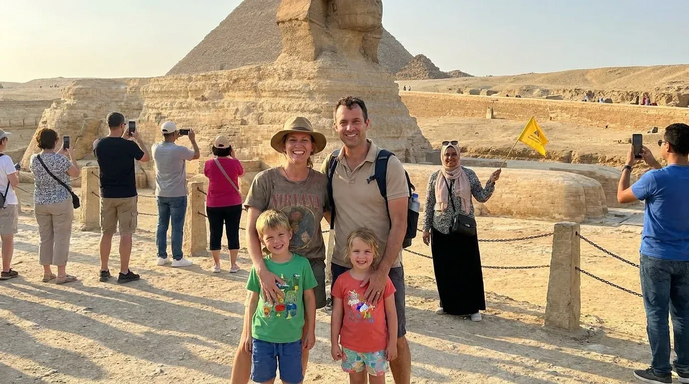 Cestovatelé u Great Sphinx of Giza – 15denní ultimátní rodinná cesta po Egyptě