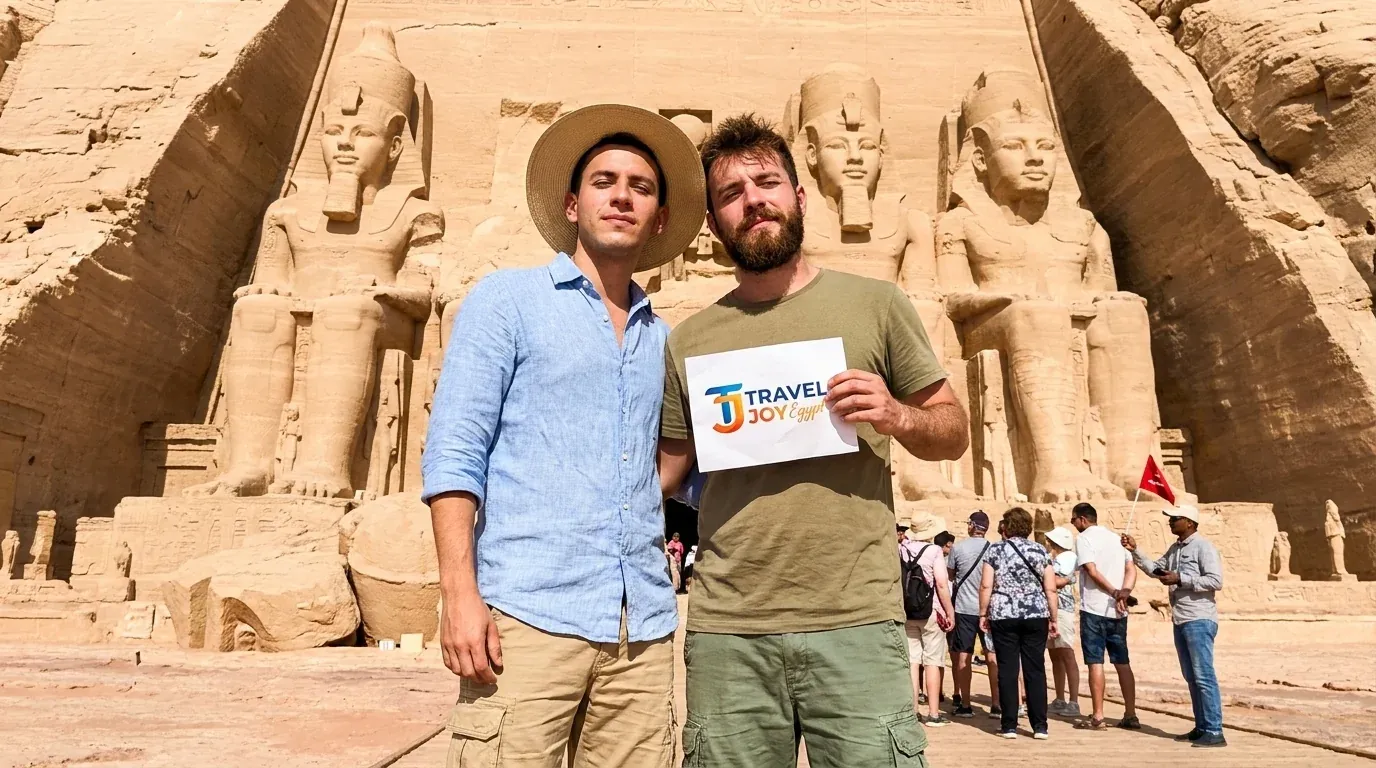 Reisende bei Abu Simbel Temples, Aswan – Ägypten & Jordanien Überland: 15 Tage antike Wunder