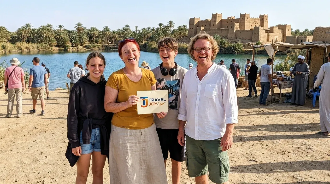 Reisende bei Siwa Oasis – Ägypten & Jordanien Grand Tour: 18 Tage Abenteuer