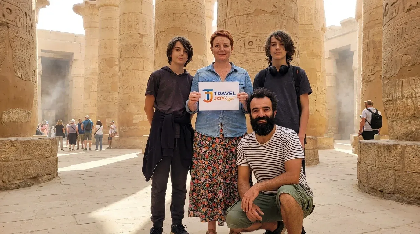 Reisende bei Karnak Temple, Luxor – 18 Tage Ägypten Casablanca Chefchaouen Fez Marrakech Tour