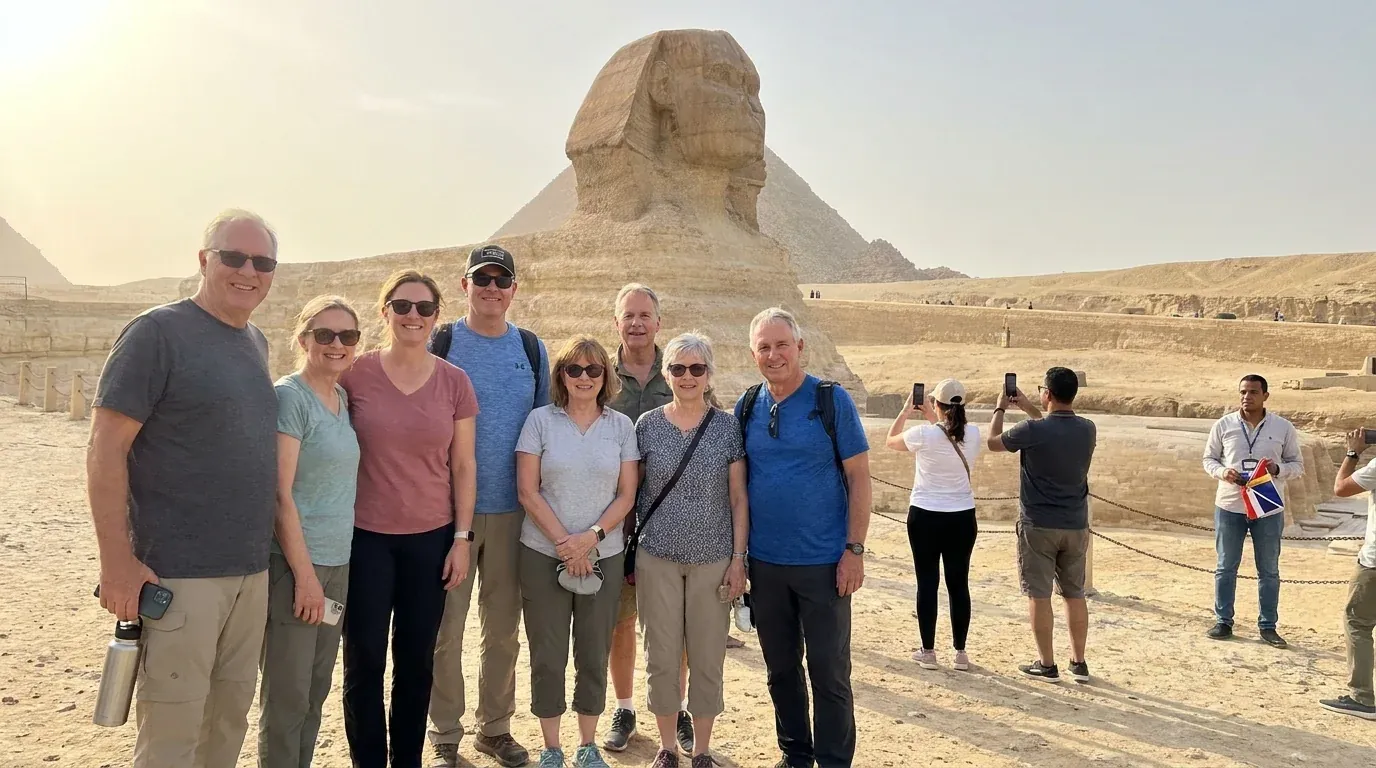 Viajeros en Great Sphinx of Giza – Tour de Egipto de 19 Días por Tierra