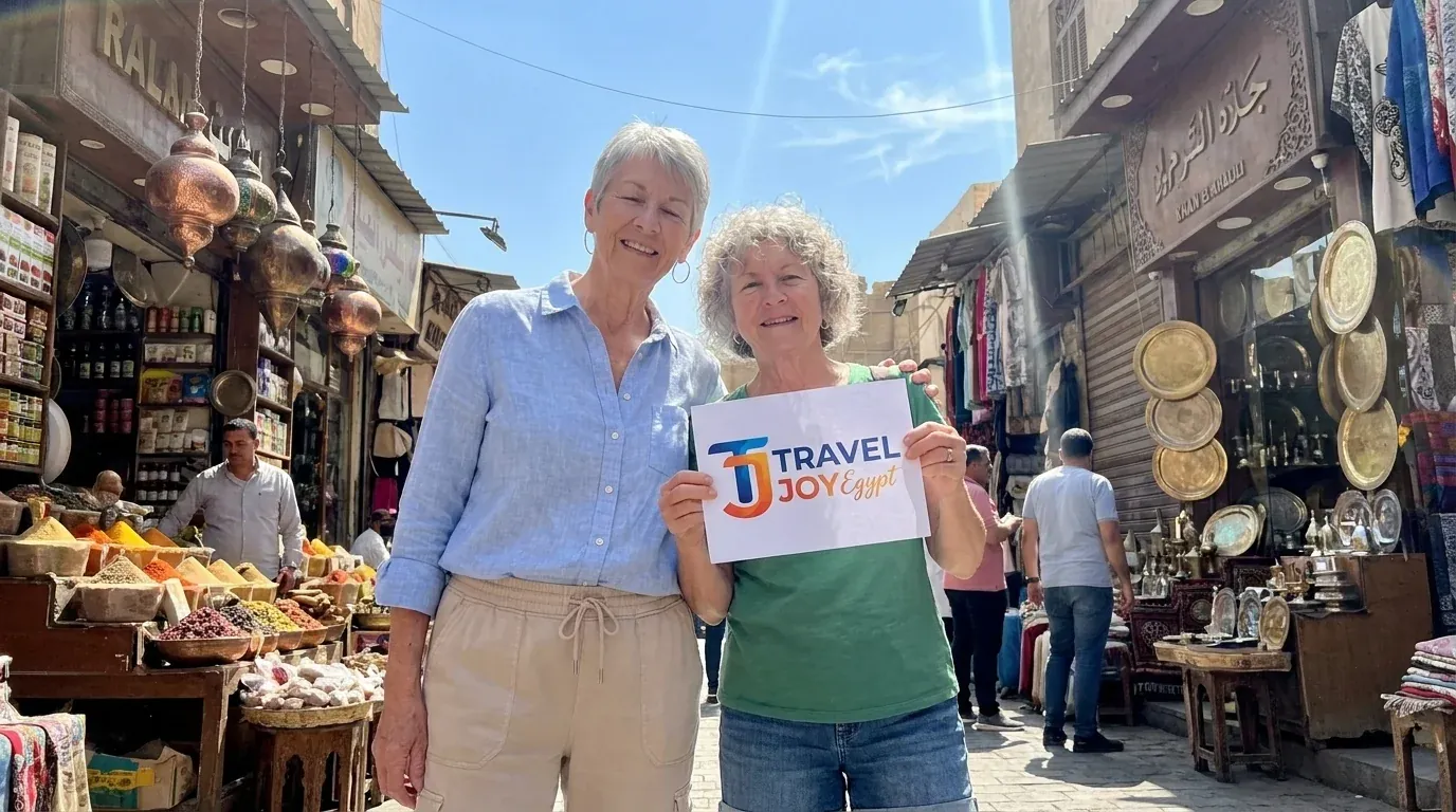 Viajantes em Khan el-Khalili bazaar, Cairo – Pacote turístico de 2 dias no Cairo e Alexandria