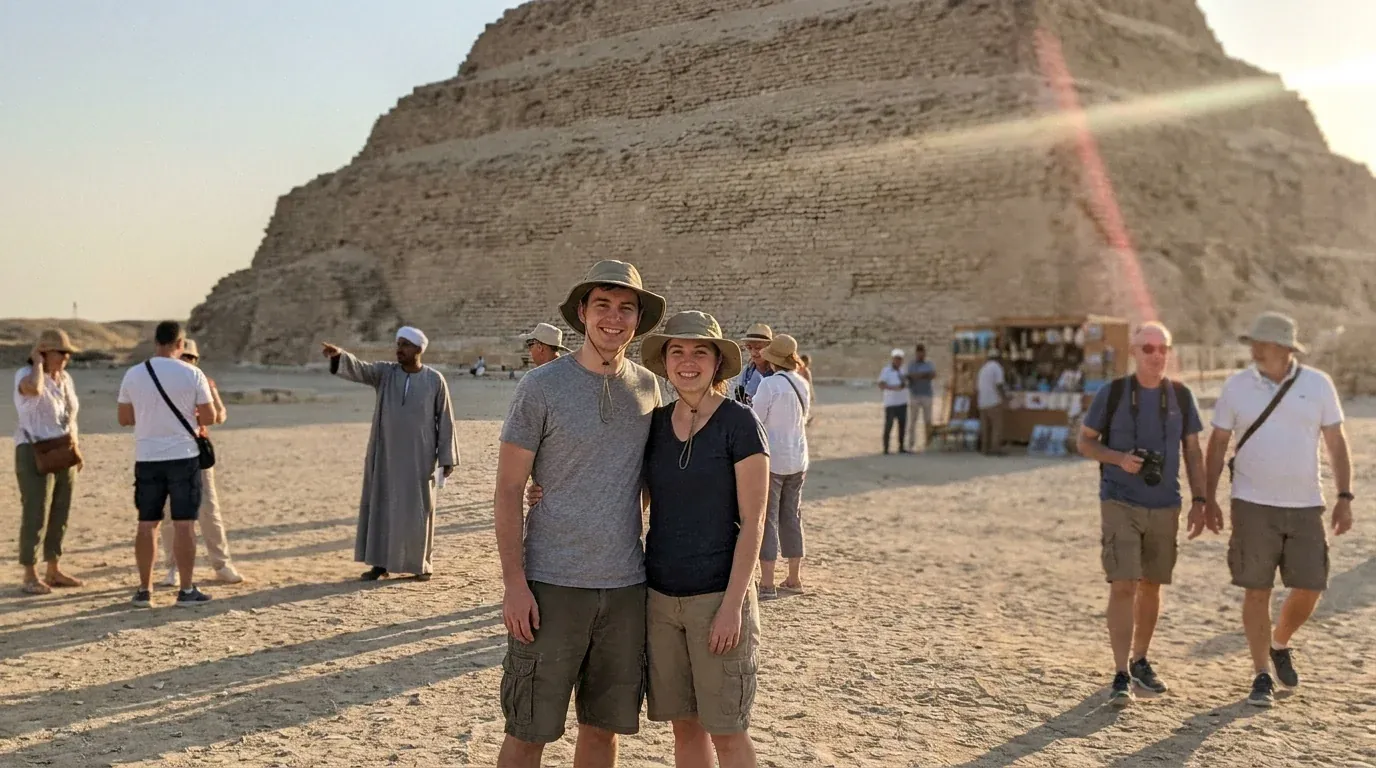 Viajeros en Step Pyramid of Djoser, Saqqara – Aventura Grand Egypt de 20 Días y Retiro en el Mar Rojo