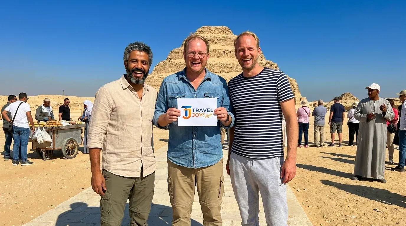 Viajeros en Step Pyramid of Djoser, Saqqara – Paquete turístico de 3 días y 2 noches El Cairo-Alex