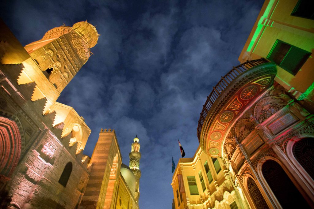 Luzes na rua el muizz, Mesquita Al Aqmar Cairo