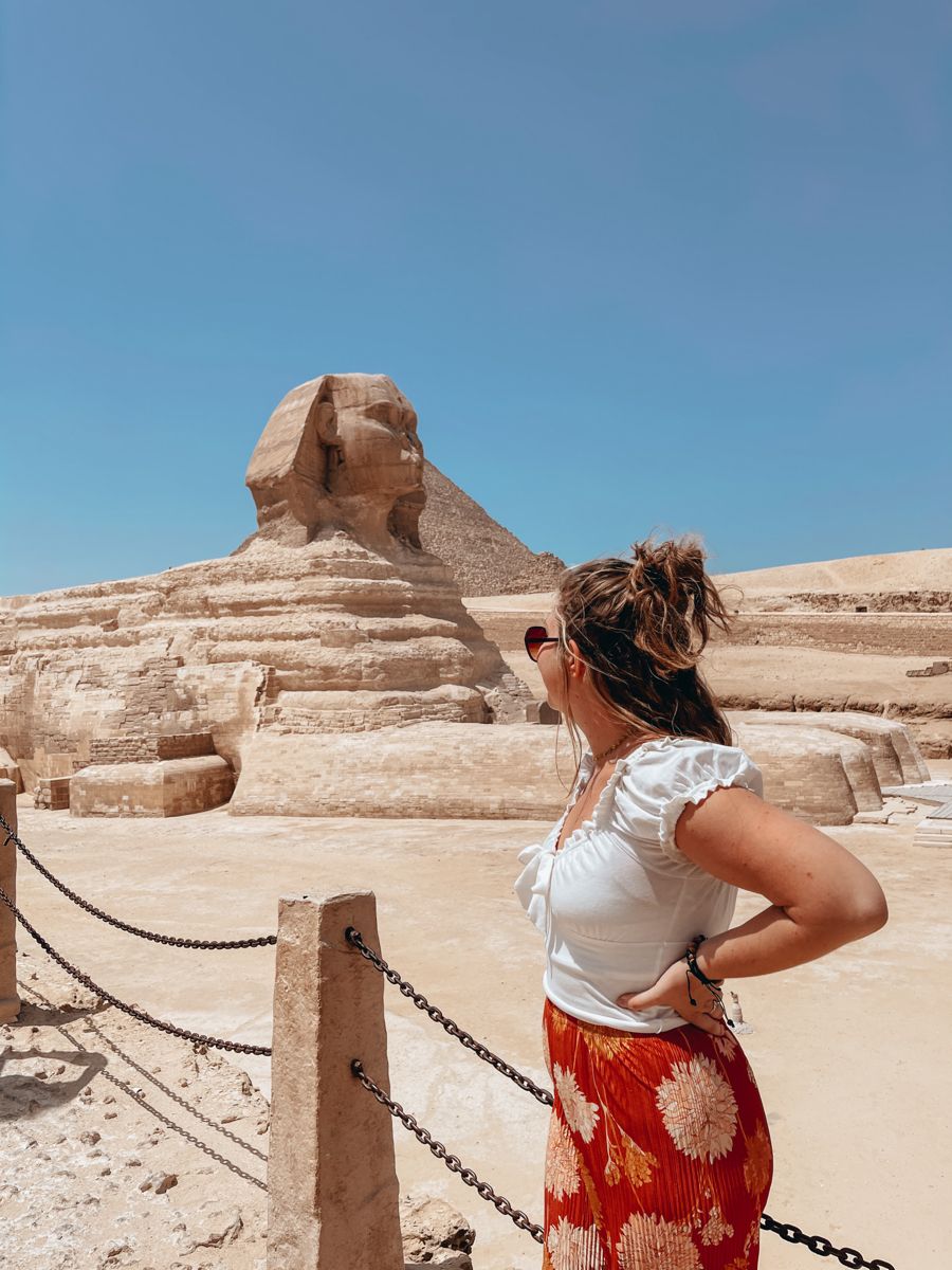 esfinge com uma turista, Giza Necropolis Egypt
