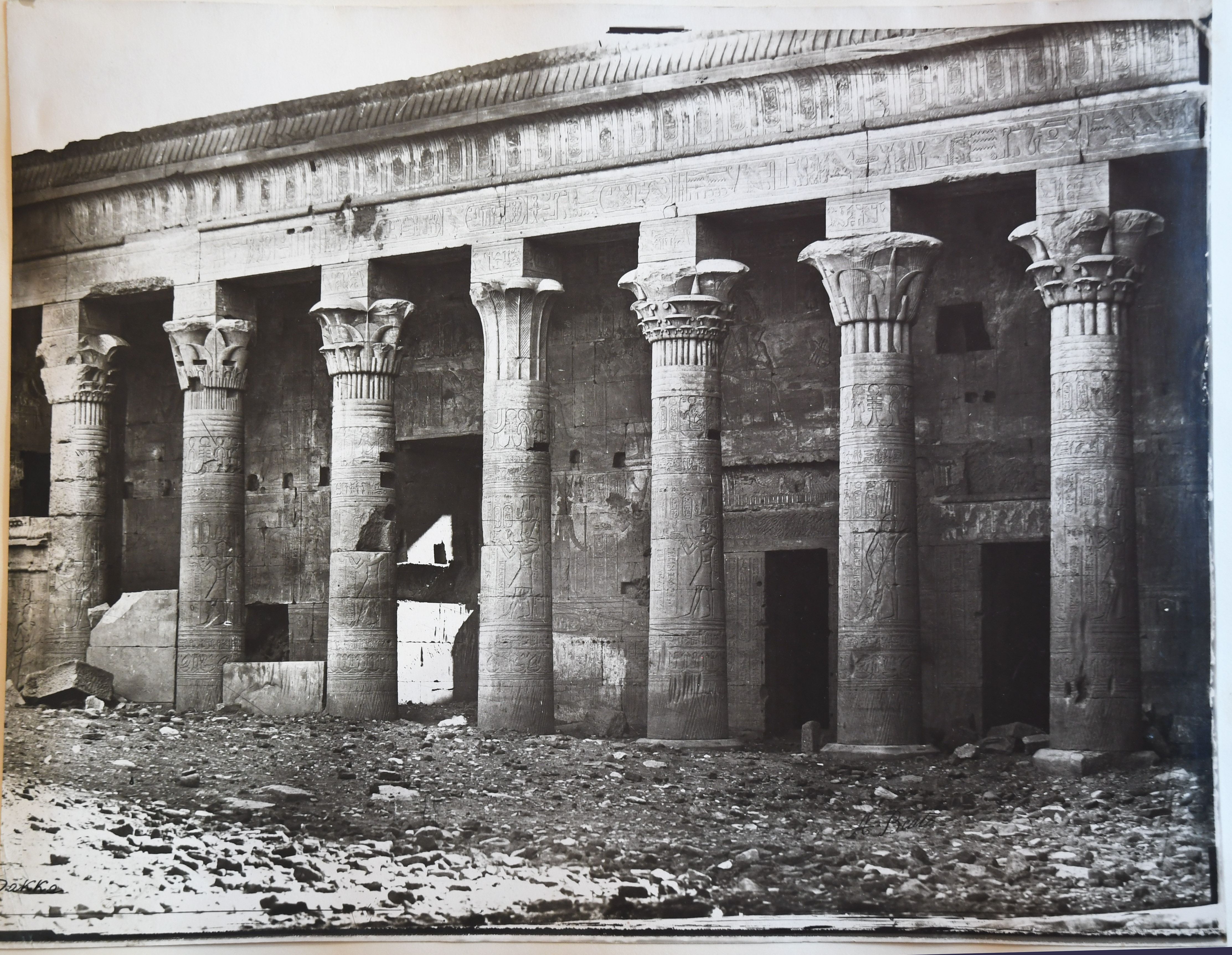 Hermosas columnas en Philae en Asuán, Templo de Philae en Asuán