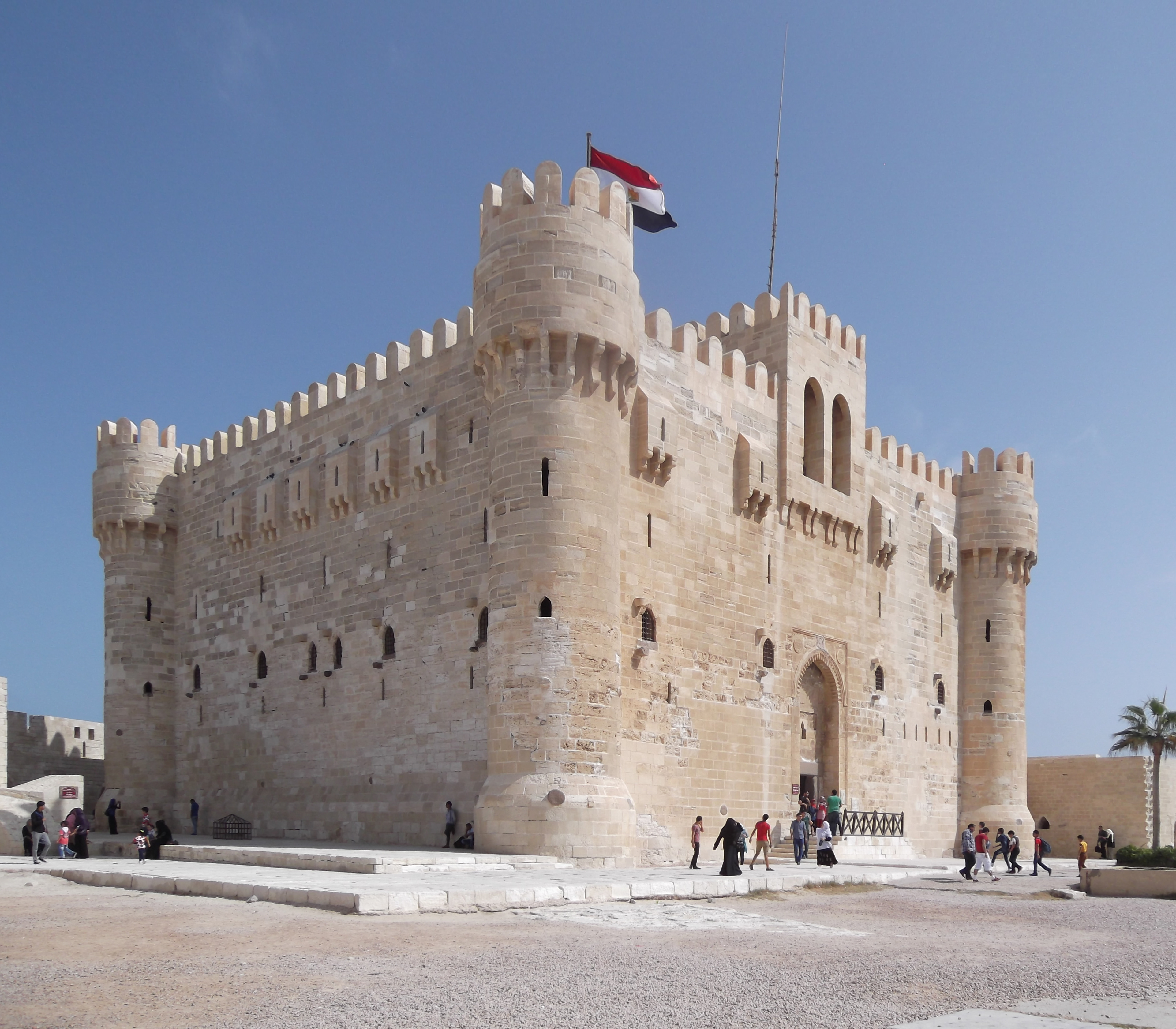Caitbay citadela s egyptskou vlajkou nahoře, Qaitbay Citadela