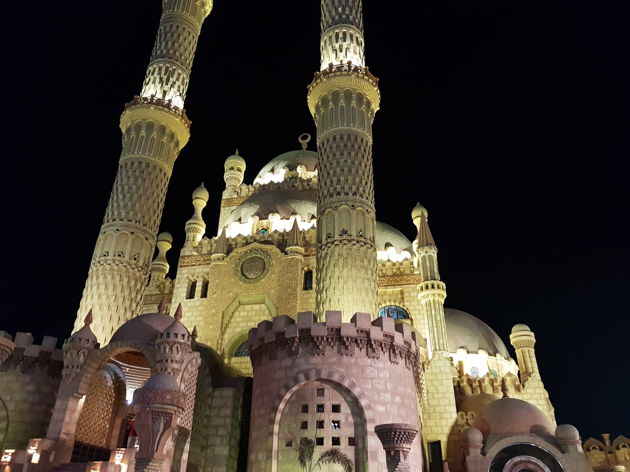 Grand Al Sahaba Mosque with two tall minarets under a clear blue sky
